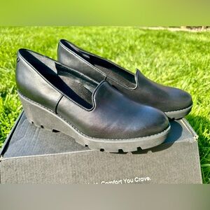 Vionic – Willa Wedge  – Black - NEW in box